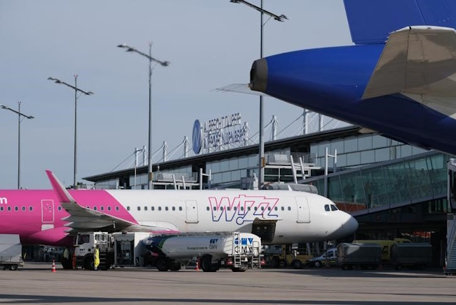 WizzAir vor dem Terminal NUE